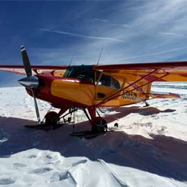 Gletscherflug Flugzeug Schweiz